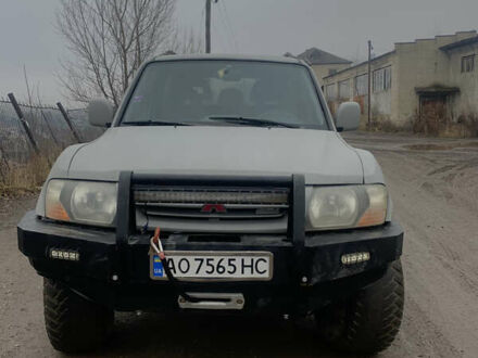 Серый Мицубиси Паджеро, объемом двигателя 3.2 л и пробегом 200 тыс. км за 9500 $, фото 1 на Automoto.ua