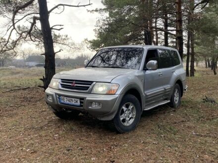 Серый Мицубиси Паджеро, объемом двигателя 3.5 л и пробегом 330 тыс. км за 4400 $, фото 1 на Automoto.ua
