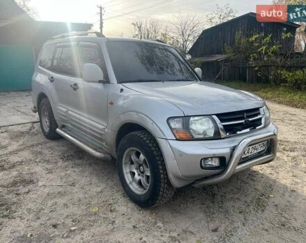 Серый Мицубиси Паджеро, объемом двигателя 3.5 л и пробегом 318 тыс. км за 5999 $, фото 1 на Automoto.ua