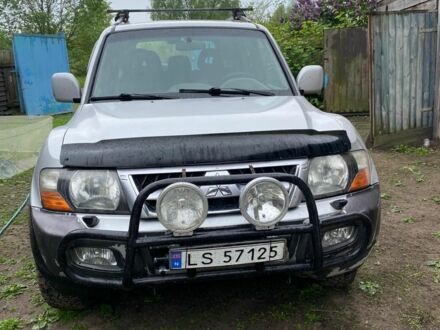 Серый Мицубиси Паджеро, объемом двигателя 3.2 л и пробегом 300 тыс. км за 5300 $, фото 1 на Automoto.ua