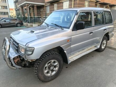 Серый Мицубиси Паджеро, объемом двигателя 3 л и пробегом 380 тыс. км за 3650 $, фото 1 на Automoto.ua