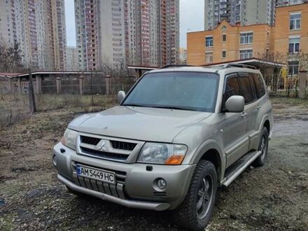 Міцубісі Паджеро 2004 у Києві на Automoto.ua Сірий Міцубісі Паджеро, об'ємом двигуна 3.2 л та пробігом 296 тис. км за 9000 $, фото 1 на Automoto.ua