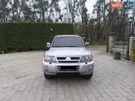 Серый Мицубиси Паджеро, объемом двигателя 3.5 л и пробегом 290 тыс. км за 7500 $, фото 1 на Automoto.ua