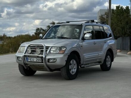 Серый Мицубиси Паджеро, объемом двигателя 3.2 л и пробегом 300 тыс. км за 4400 $, фото 1 на Automoto.ua