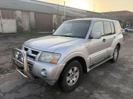 Серый Мицубиси Паджеро, объемом двигателя 3.2 л и пробегом 268 тыс. км за 4200 $, фото 1 на Automoto.ua