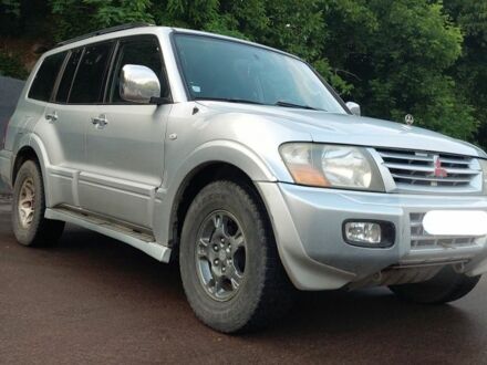 Серый Мицубиси Паджеро, объемом двигателя 3.2 л и пробегом 265 тыс. км за 7800 $, фото 1 на Automoto.ua