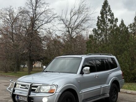 Серый Мицубиси Паджеро, объемом двигателя 3 л и пробегом 300 тыс. км за 5500 $, фото 1 на Automoto.ua