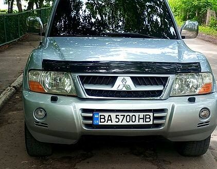 Серый Мицубиси Паджеро, объемом двигателя 3 л и пробегом 280 тыс. км за 8888 $, фото 1 на Automoto.ua