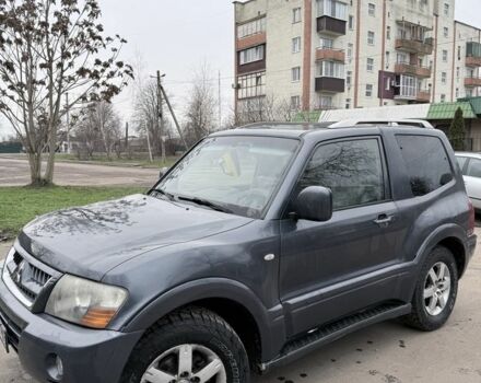 Серый Мицубиси Паджеро, объемом двигателя 3.2 л и пробегом 350 тыс. км за 3400 $, фото 1 на Automoto.ua