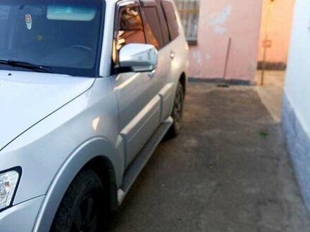 Серый Мицубиси Паджеро, объемом двигателя 3 л и пробегом 240 тыс. км за 11000 $, фото 1 на Automoto.ua