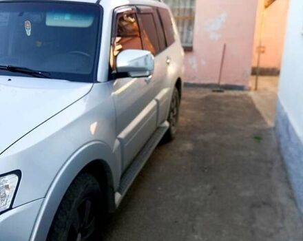 Серый Мицубиси Паджеро, объемом двигателя 3 л и пробегом 240 тыс. км за 11000 $, фото 1 на Automoto.ua