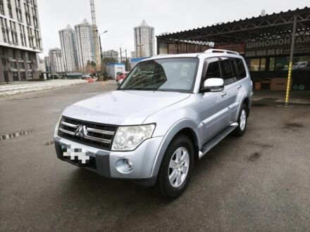 Серый Мицубиси Паджеро, объемом двигателя 3 л и пробегом 170 тыс. км за 11000 $, фото 1 на Automoto.ua