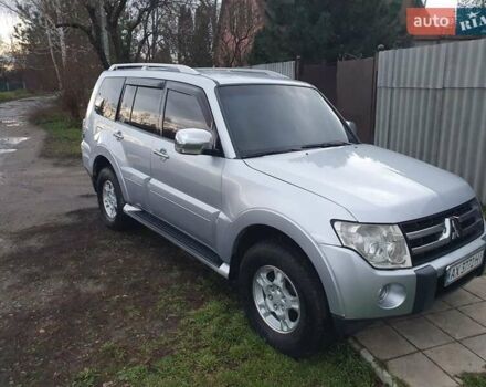 Серый Мицубиси Паджеро, объемом двигателя 3 л и пробегом 200 тыс. км за 10900 $, фото 1 на Automoto.ua