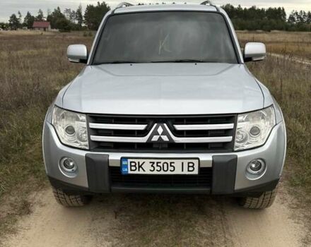 Серый Мицубиси Паджеро, объемом двигателя 3.2 л и пробегом 305 тыс. км за 10900 $, фото 1 на Automoto.ua
