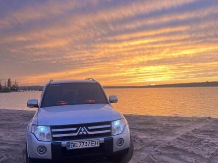 Сірий Міцубісі Паджеро, об'ємом двигуна 3.2 л та пробігом 295 тис. км за 13000 $, фото 1 на Automoto.ua