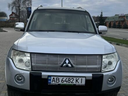 Серый Мицубиси Паджеро, объемом двигателя 3 л и пробегом 180 тыс. км за 12000 $, фото 1 на Automoto.ua