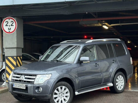Серый Мицубиси Паджеро, объемом двигателя 3.2 л и пробегом 235 тыс. км за 10950 $, фото 1 на Automoto.ua
