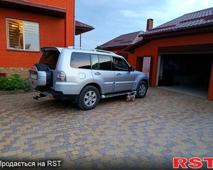 Серый Мицубиси Паджеро, объемом двигателя 3 л и пробегом 280 тыс. км за 11500 $, фото 1 на Automoto.ua