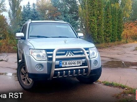 Мицубиси Паджеро 2008 в Киеве на Automoto.ua Серый Мицубиси Паджеро, объемом двигателя 3 л и пробегом 235 тыс. км за 11000 $, фото 1 на Automoto.ua
