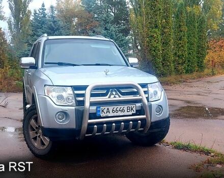 Серый Мицубиси Паджеро, объемом двигателя 3 л и пробегом 235 тыс. км за 11000 $, фото 1 на Automoto.ua