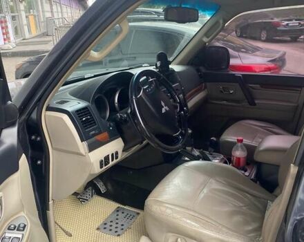 Серый Мицубиси Паджеро, объемом двигателя 3 л и пробегом 239 тыс. км за 8500 $, фото 1 на Automoto.ua