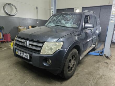 Мицубиси Паджеро 2008 в Киеве на Automoto.ua Серый Мицубиси Паджеро, объемом двигателя 3.2 л и пробегом 160 тыс. км за 3100 $, фото 1 на Automoto.ua