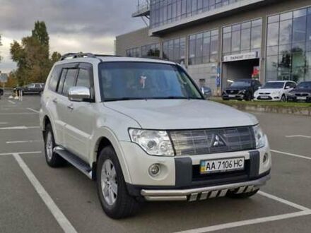 Мицубиси Паджеро 2008 в Киеве на Automoto.ua Серый Мицубиси Паджеро, объемом двигателя 2.97 л и пробегом 200 тыс. км за 10000 $, фото 1 на Automoto.ua