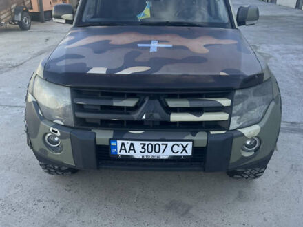 Серый Мицубиси Паджеро, объемом двигателя 3 л и пробегом 199 тыс. км за 11500 $, фото 1 на Automoto.ua