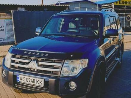 Міцубісі Паджеро 2008 у Никополе на Automoto.ua Сірий Міцубісі Паджеро, об'ємом двигуна 3.2 л та пробігом 175 тис. км за 14600 $, фото 1 на Automoto.ua