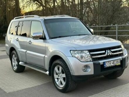 Серый Мицубиси Паджеро, объемом двигателя 3.2 л и пробегом 198 тыс. км за 2900 $, фото 1 на Automoto.ua
