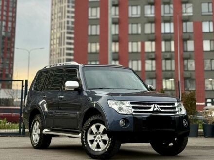 Серый Мицубиси Паджеро, объемом двигателя 3 л и пробегом 245 тыс. км за 9950 $, фото 1 на Automoto.ua