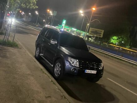 Сірий Міцубісі Паджеро, об'ємом двигуна 3.8 л та пробігом 240 тис. км за 10800 $, фото 1 на Automoto.ua