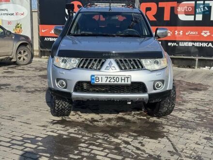 Міцубісі Паджеро 2011 у Лубнах на Automoto.ua Сірий Міцубісі Паджеро, об'ємом двигуна 2.48 л та пробігом 216 тис. км за 13300 $, фото 1 на Automoto.ua