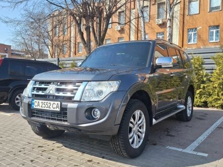 Міцубісі Паджеро 2012 у Черкасах на Automoto.ua Сірий Міцубісі Паджеро, об'ємом двигуна 3.2 л та пробігом 227 тис. км за 17000 $, фото 1 на Automoto.ua