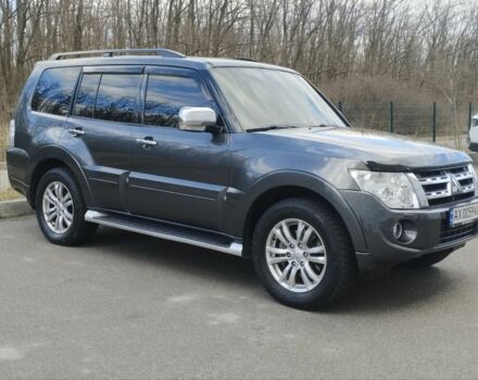 Серый Мицубиси Паджеро, объемом двигателя 3.2 л и пробегом 184 тыс. км за 18500 $, фото 1 на Automoto.ua