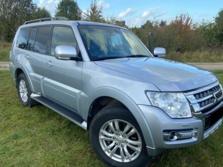 Серый Мицубиси Паджеро, объемом двигателя 3.2 л и пробегом 110 тыс. км за 11000 $, фото 1 на Automoto.ua