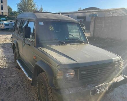 Синий Мицубиси Паджеро, объемом двигателя 2.6 л и пробегом 300 тыс. км за 1500 $, фото 1 на Automoto.ua