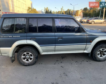 Синий Мицубиси Паджеро, объемом двигателя 3 л и пробегом 322 тыс. км за 5000 $, фото 2 на Automoto.ua