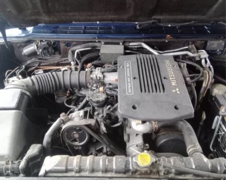 Синій Міцубісі Паджеро, об'ємом двигуна 3.5 л та пробігом 300 тис. км за 12000 $, фото 3 на Automoto.ua