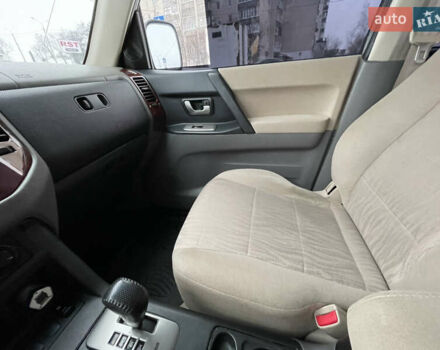 Синій Міцубісі Паджеро, об'ємом двигуна 3 л та пробігом 295 тис. км за 8500 $, фото 26 на Automoto.ua