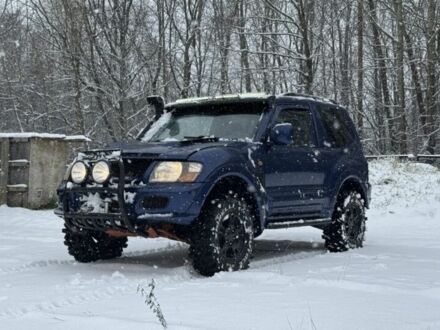 Синий Мицубиси Паджеро, объемом двигателя 3.2 л и пробегом 230 тыс. км за 3400 $, фото 1 на Automoto.ua