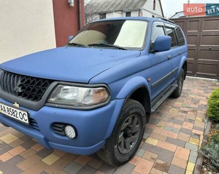 Синий Мицубиси Паджеро, объемом двигателя 3 л и пробегом 332 тыс. км за 6200 $, фото 1 на Automoto.ua