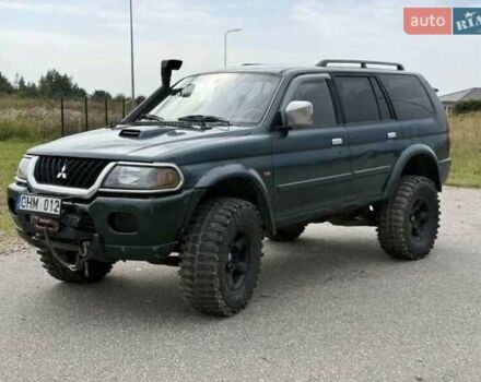 Зеленый Мицубиси Паджеро, объемом двигателя 3.2 л и пробегом 230 тыс. км за 4000 $, фото 2 на Automoto.ua