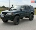 Зеленый Мицубиси Паджеро, объемом двигателя 3.2 л и пробегом 230 тыс. км за 4000 $, фото 2 на Automoto.ua
