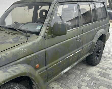 Зелений Міцубісі Паджеро, об'ємом двигуна 2.5 л та пробігом 450 тис. км за 3700 $, фото 2 на Automoto.ua