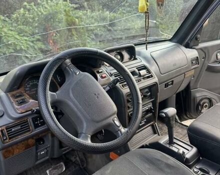 Зеленый Мицубиси Паджеро, объемом двигателя 3.5 л и пробегом 350 тыс. км за 5800 $, фото 3 на Automoto.ua