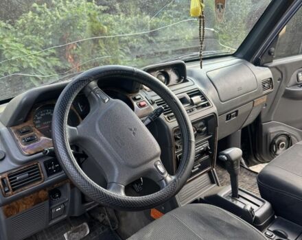 Зеленый Мицубиси Паджеро, объемом двигателя 3.5 л и пробегом 350 тыс. км за 5800 $, фото 4 на Automoto.ua