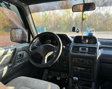 Зелений Міцубісі Паджеро, об'ємом двигуна 2.5 л та пробігом 350 тис. км за 3100 $, фото 8 на Automoto.ua