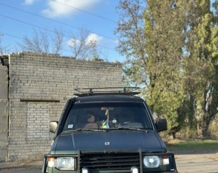 Зелений Міцубісі Паджеро, об'ємом двигуна 2.5 л та пробігом 350 тис. км за 3100 $, фото 1 на Automoto.ua