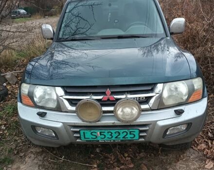 Зеленый Мицубиси Паджеро, объемом двигателя 3.2 л и пробегом 194 тыс. км за 5500 $, фото 2 на Automoto.ua